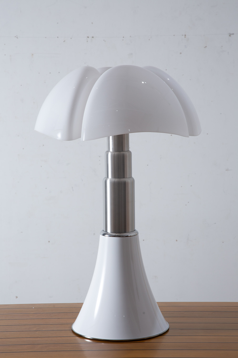 PIPISTRELLO Table Lamp by Gae Aulenti for Martinelli Luce in White