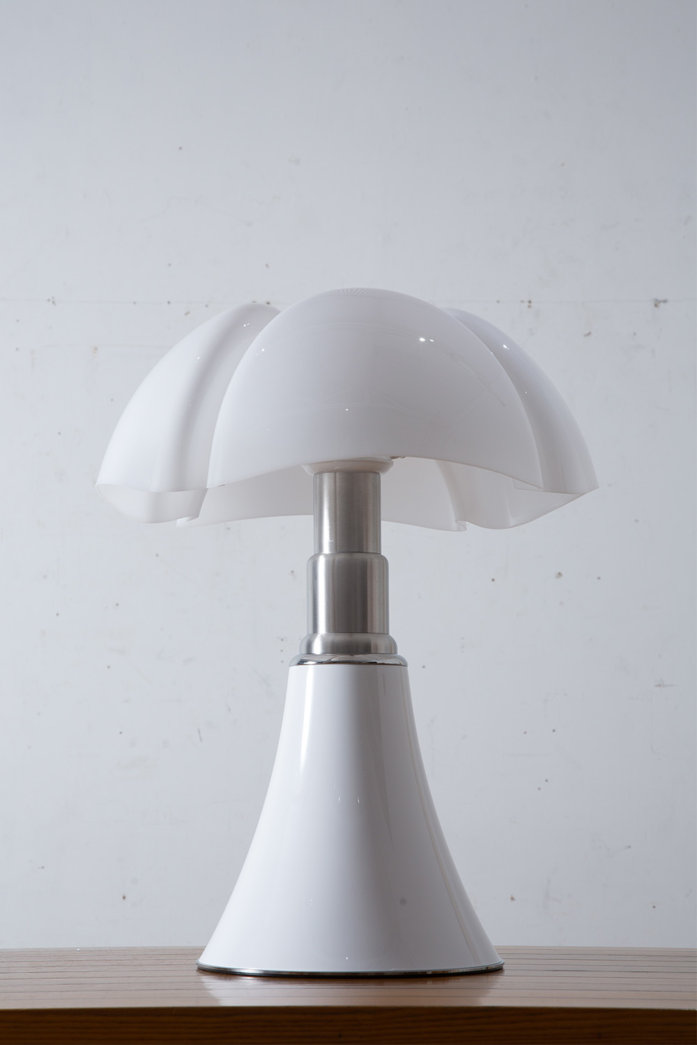 PIPISTRELLO Table Lamp by Gae Aulenti for Martinelli Luce in White