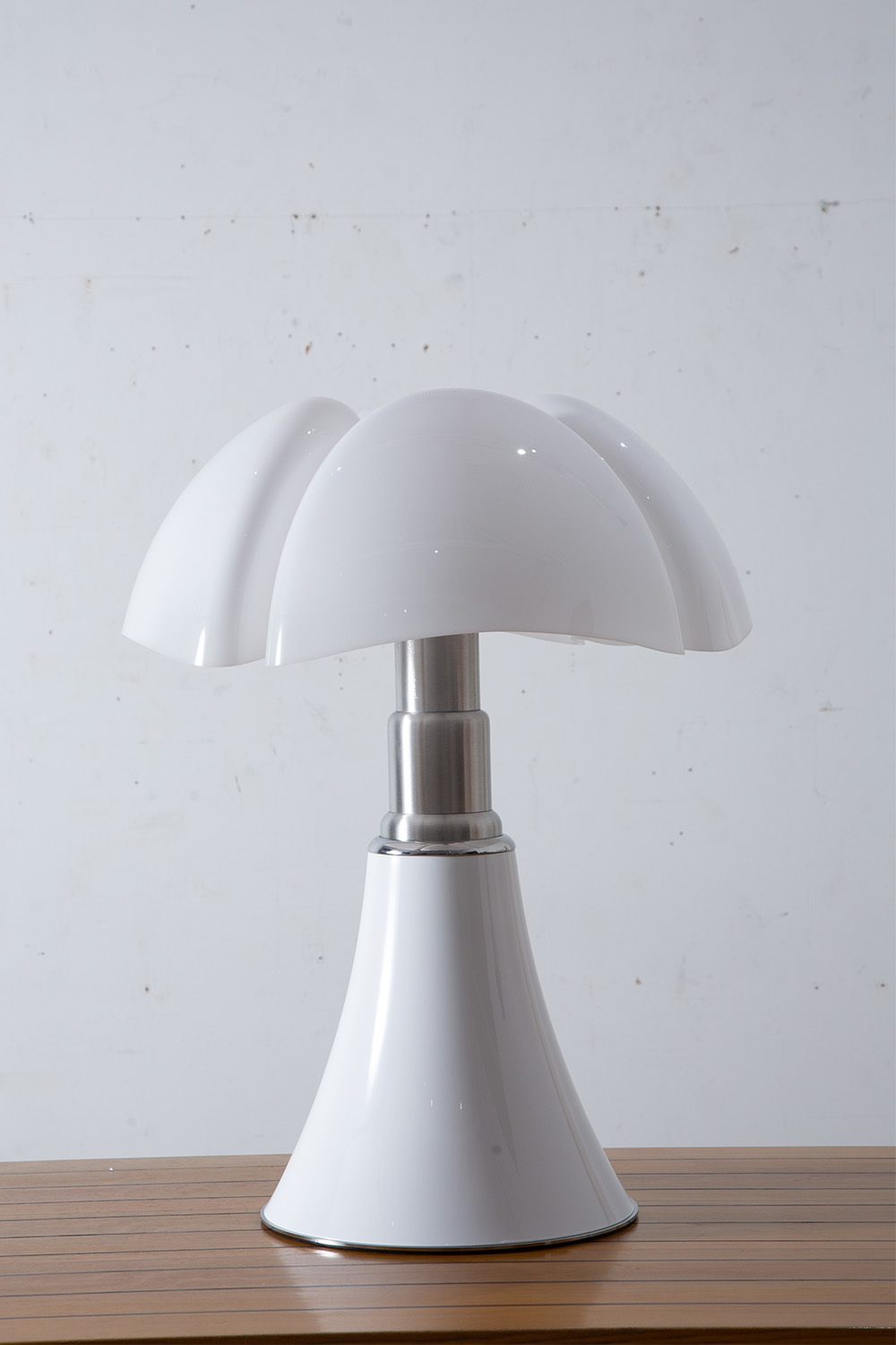 PIPISTRELLO Table Lamp by Gae Aulenti for Martinelli Luce in White