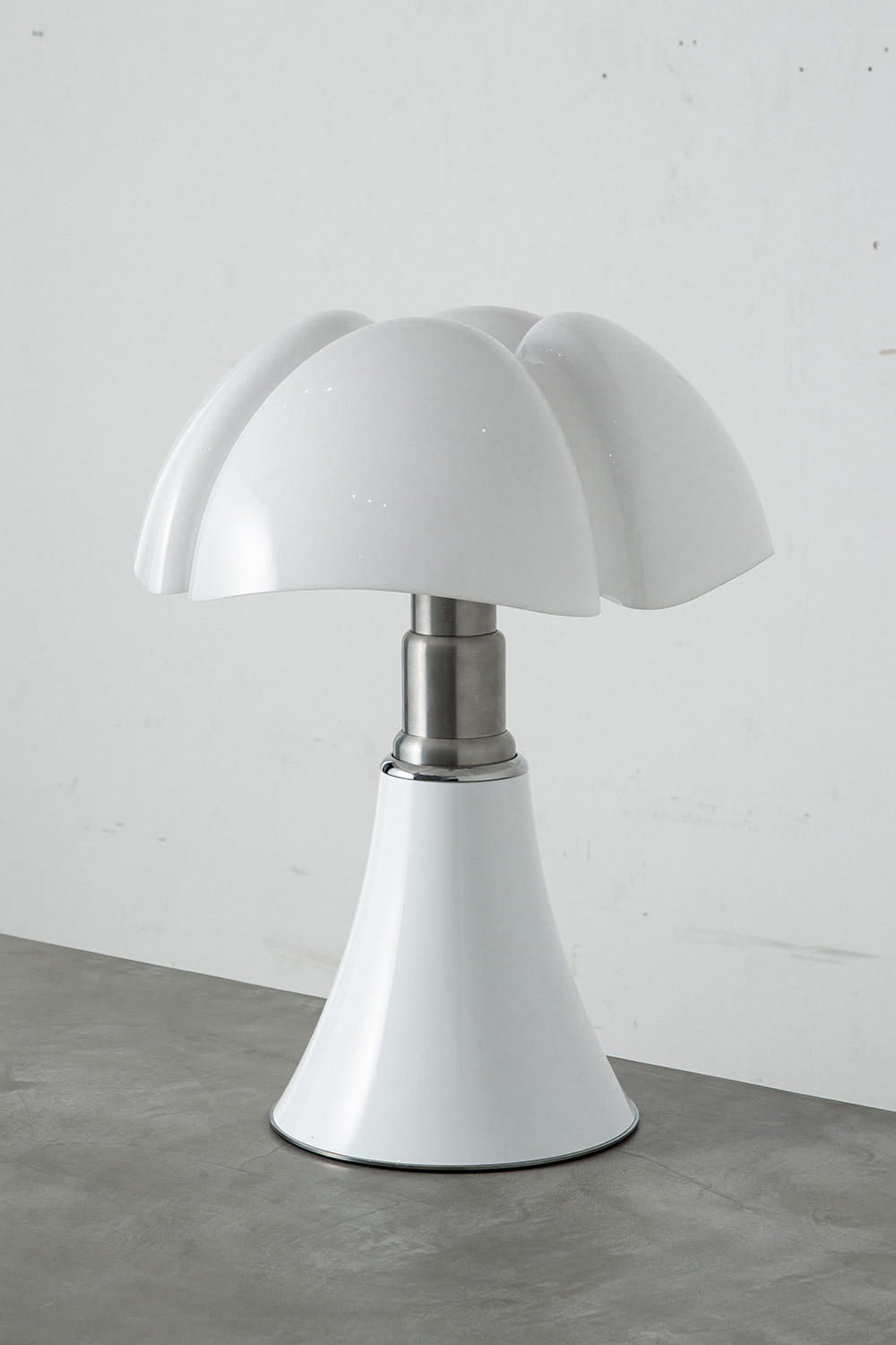 Gae Aulenti,ガエ・アウレンティ,PIPISTRELLO,ピピステレッロ,テーブルランプ,清澄白河,Antique,Vintage,Interior Design,アンティーク,ビンテージ,ヴィンテージ,家具,雑貨,インテリア,店舗什器,設計,インテリアデザイン,内装,什器,店舗設計,ギャラリー,デザイナーズ家具,ショールーム