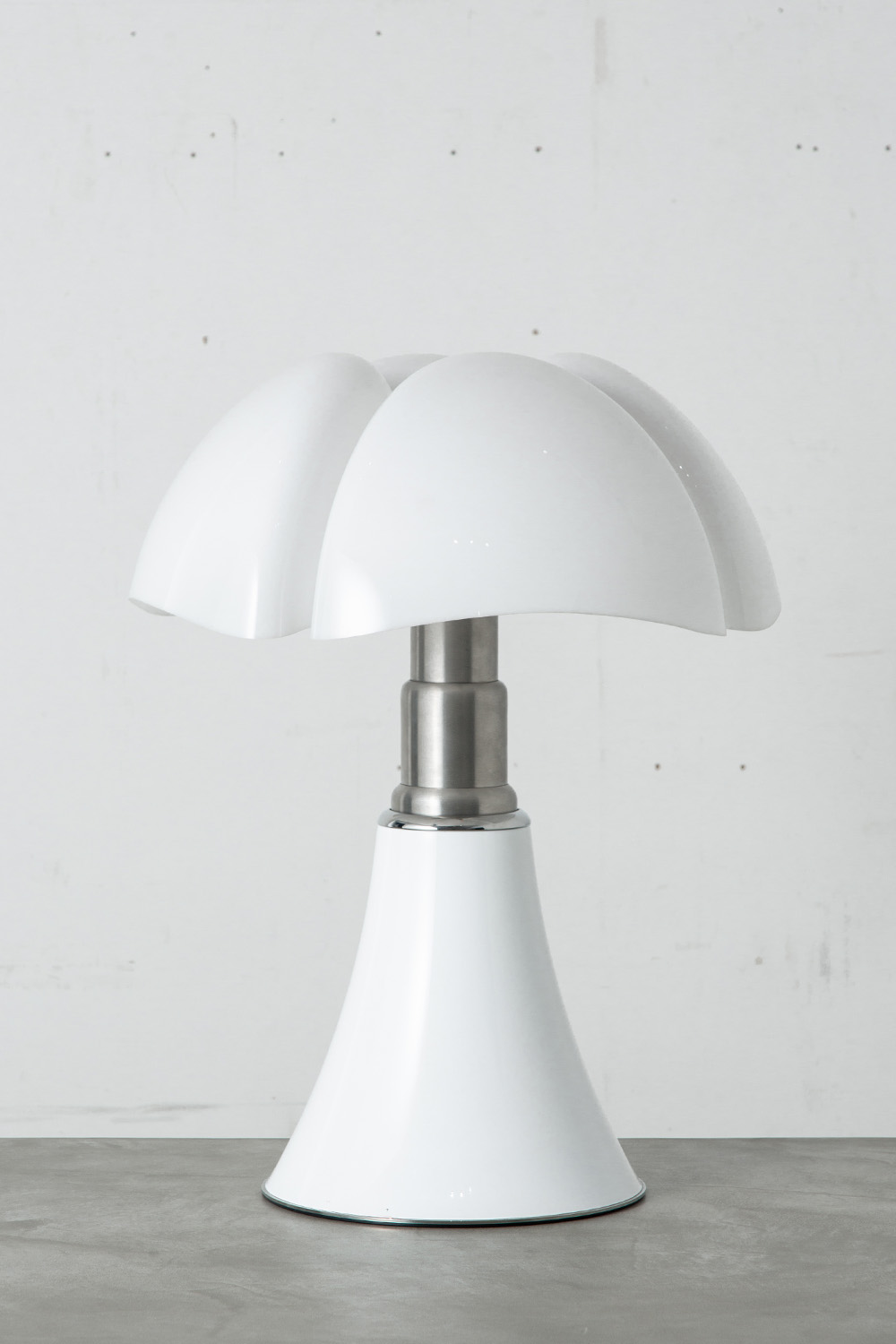Gae Aulenti,ガエ・アウレンティ,PIPISTRELLO,ピピステレッロ,テーブルランプ,清澄白河,Antique,Vintage,Interior Design,アンティーク,ビンテージ,ヴィンテージ,家具,雑貨,インテリア,店舗什器,設計,インテリアデザイン,内装,什器,店舗設計,ギャラリー,デザイナーズ家具,ショールーム