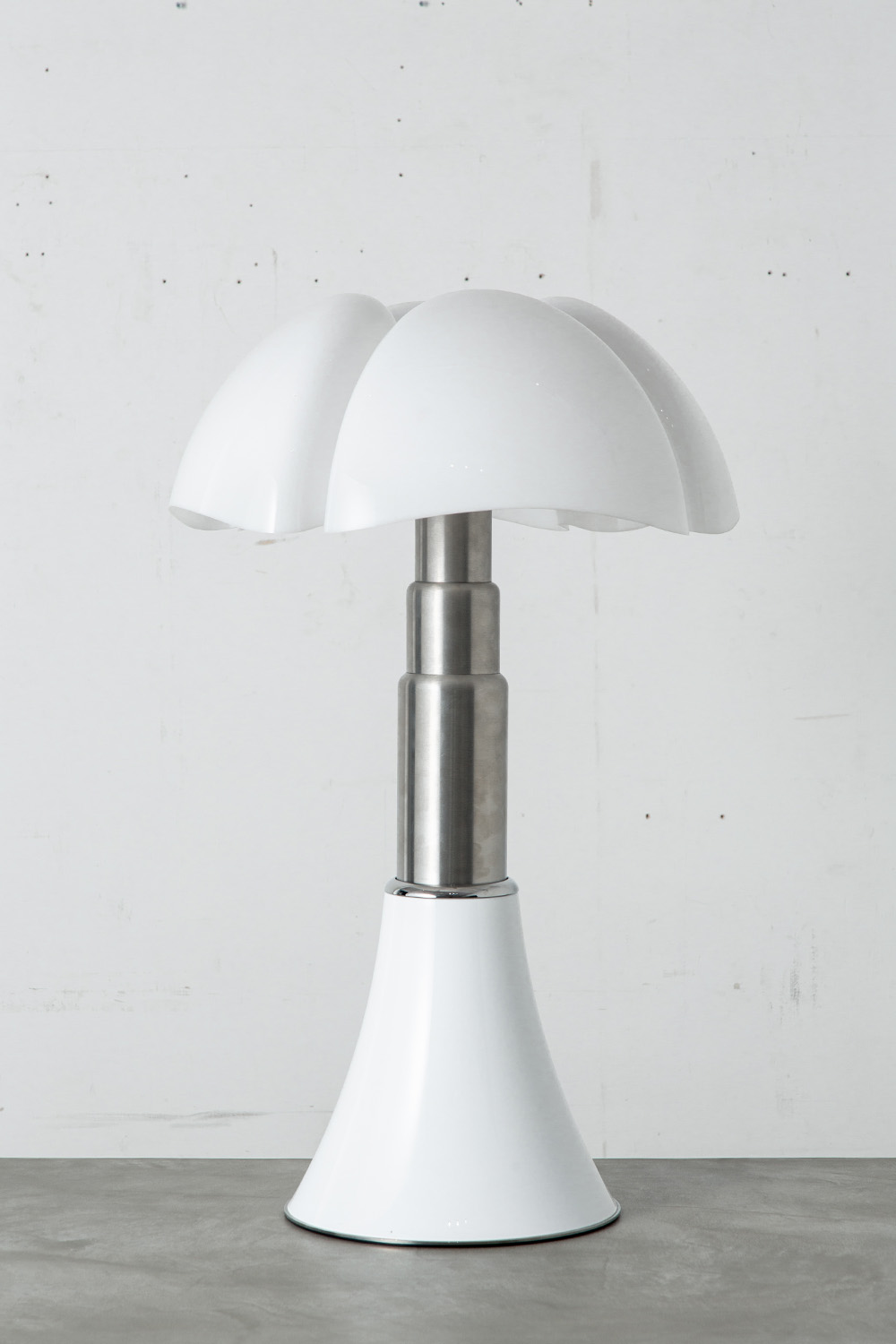 Gae Aulenti,ガエ・アウレンティ,PIPISTRELLO,ピピステレッロ,テーブルランプ,清澄白河,Antique,Vintage,Interior Design,アンティーク,ビンテージ,ヴィンテージ,家具,雑貨,インテリア,店舗什器,設計,インテリアデザイン,内装,什器,店舗設計,ギャラリー,デザイナーズ家具,ショールーム