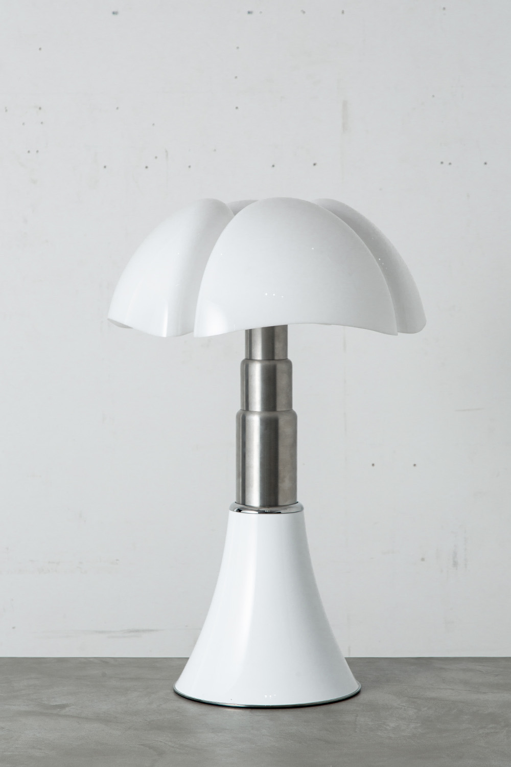Gae Aulenti,ガエ・アウレンティ,PIPISTRELLO,ピピステレッロ,テーブルランプ,清澄白河,Antique,Vintage,Interior Design,アンティーク,ビンテージ,ヴィンテージ,家具,雑貨,インテリア,店舗什器,設計,インテリアデザイン,内装,什器,店舗設計,ギャラリー,デザイナーズ家具,ショールーム