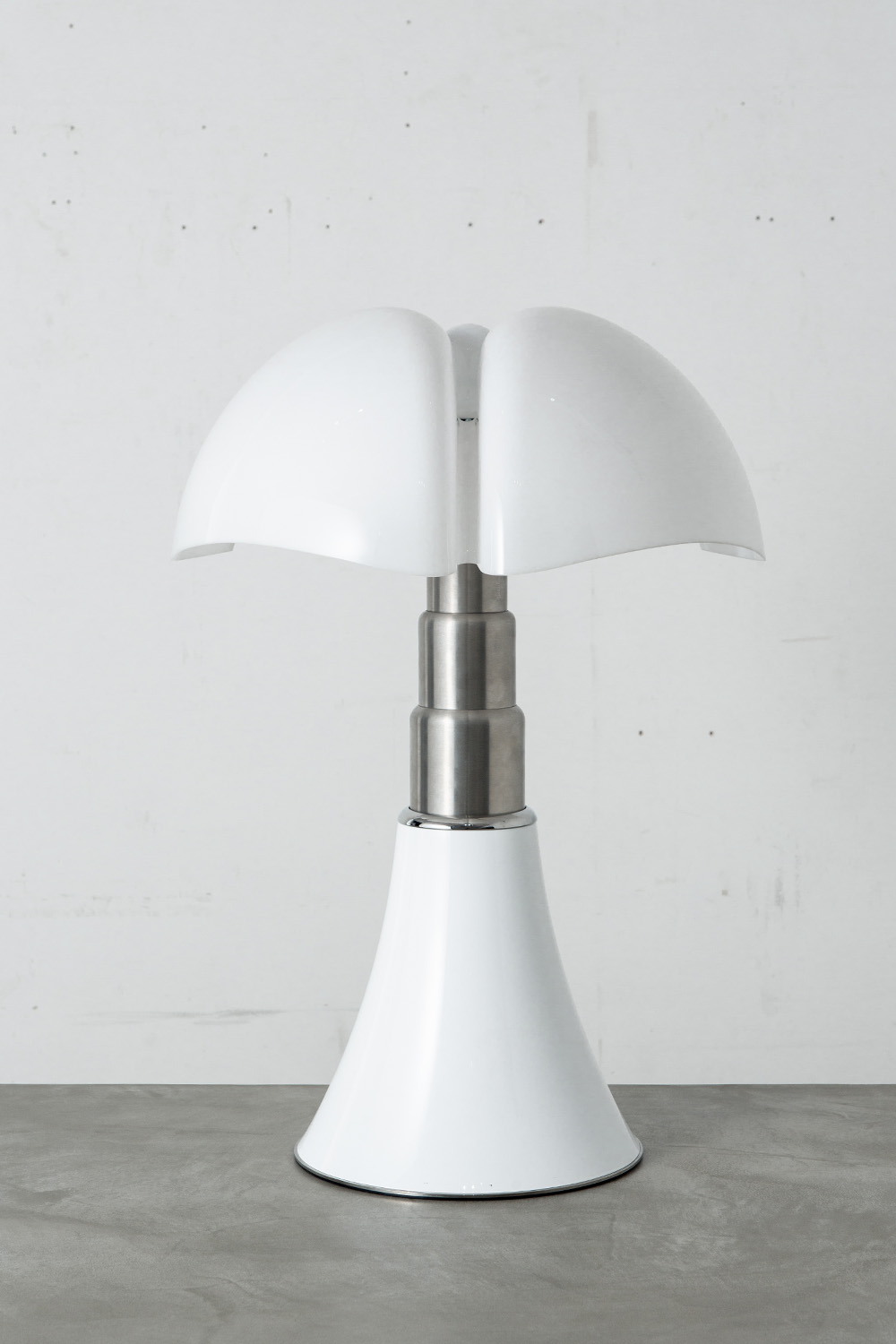 Gae Aulenti,ガエ・アウレンティ,PIPISTRELLO,ピピステレッロ,テーブルランプ,清澄白河,Antique,Vintage,Interior Design,アンティーク,ビンテージ,ヴィンテージ,家具,雑貨,インテリア,店舗什器,設計,インテリアデザイン,内装,什器,店舗設計,ギャラリー,デザイナーズ家具,ショールーム