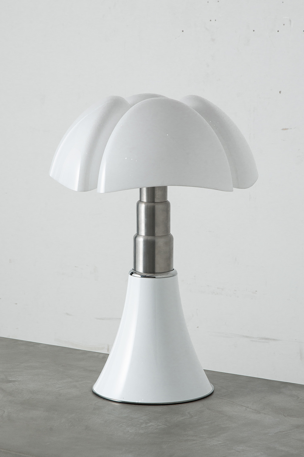 Gae Aulenti,ガエ・アウレンティ,PIPISTRELLO,ピピステレッロ,テーブルランプ,清澄白河,Antique,Vintage,Interior Design,アンティーク,ビンテージ,ヴィンテージ,家具,雑貨,インテリア,店舗什器,設計,インテリアデザイン,内装,什器,店舗設計,ギャラリー,デザイナーズ家具,ショールーム
