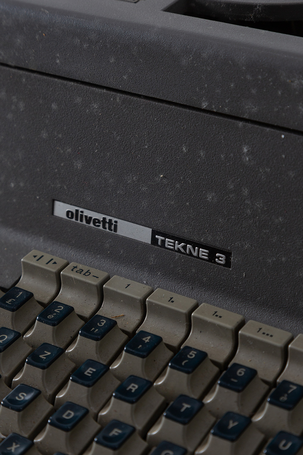 ‘Tekne 4’ Typewriter by Ettore Sottsass for Olivetti in Metal and Plastique