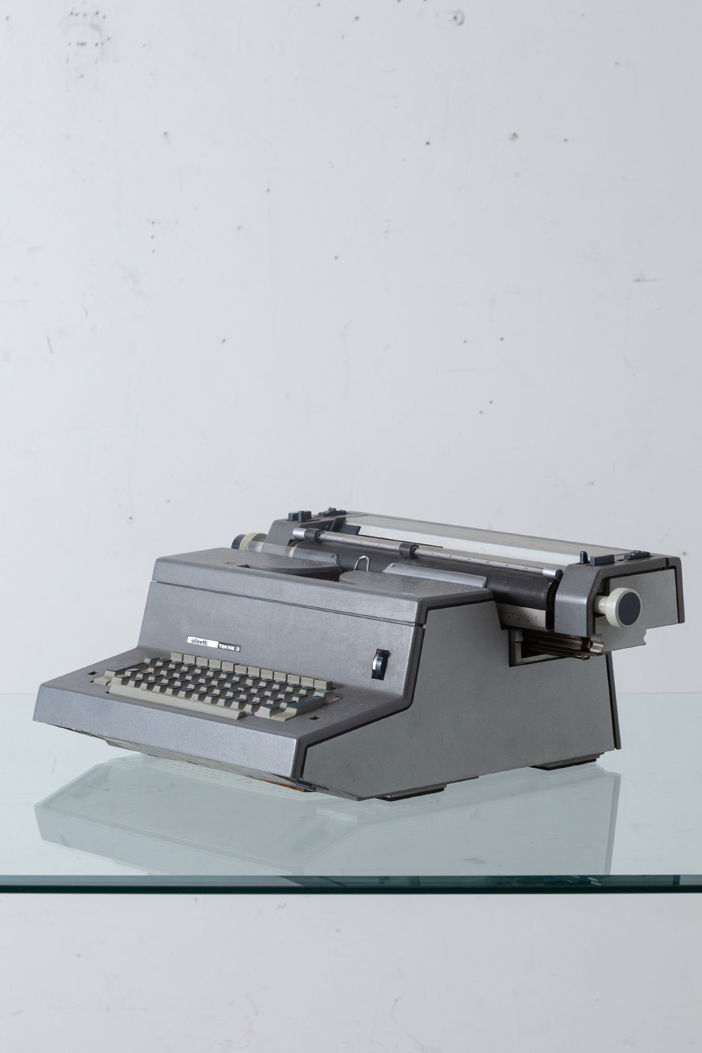 ‘Tekne 4’ Typewriter by Ettore Sottsass for Olivetti in Metal and Plastique