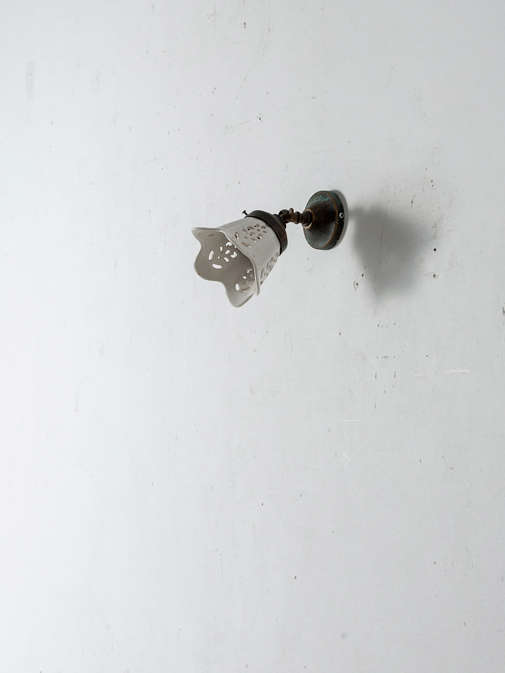 Flower Shape Wall Lamp in Ceramic and Brass