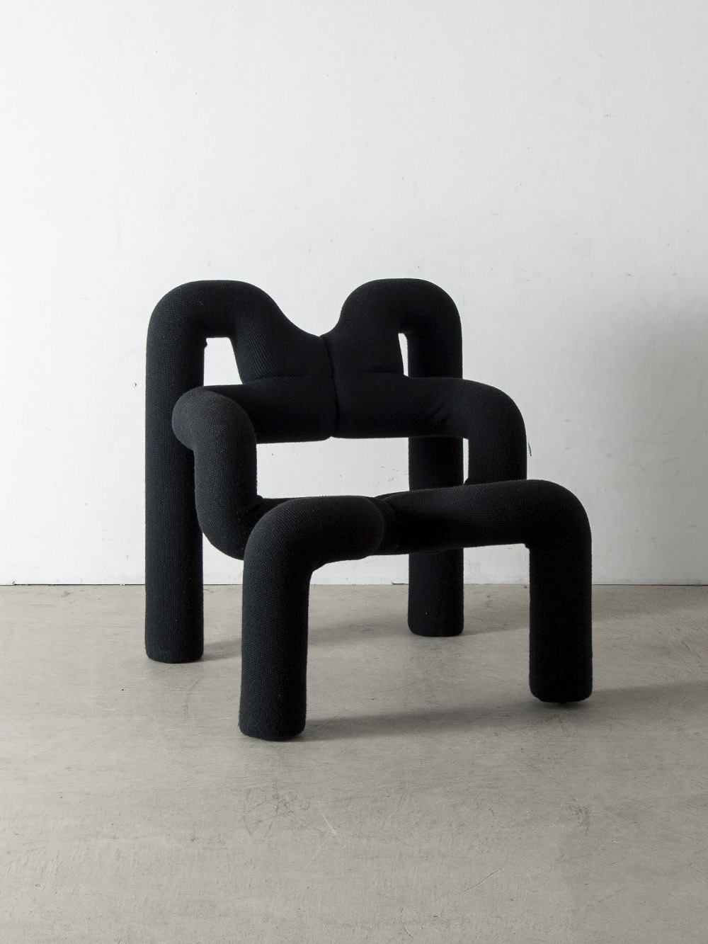 Ekstrem Chair by Terje Exstrøm in Schwarz KNIT , Wolle and Polyester