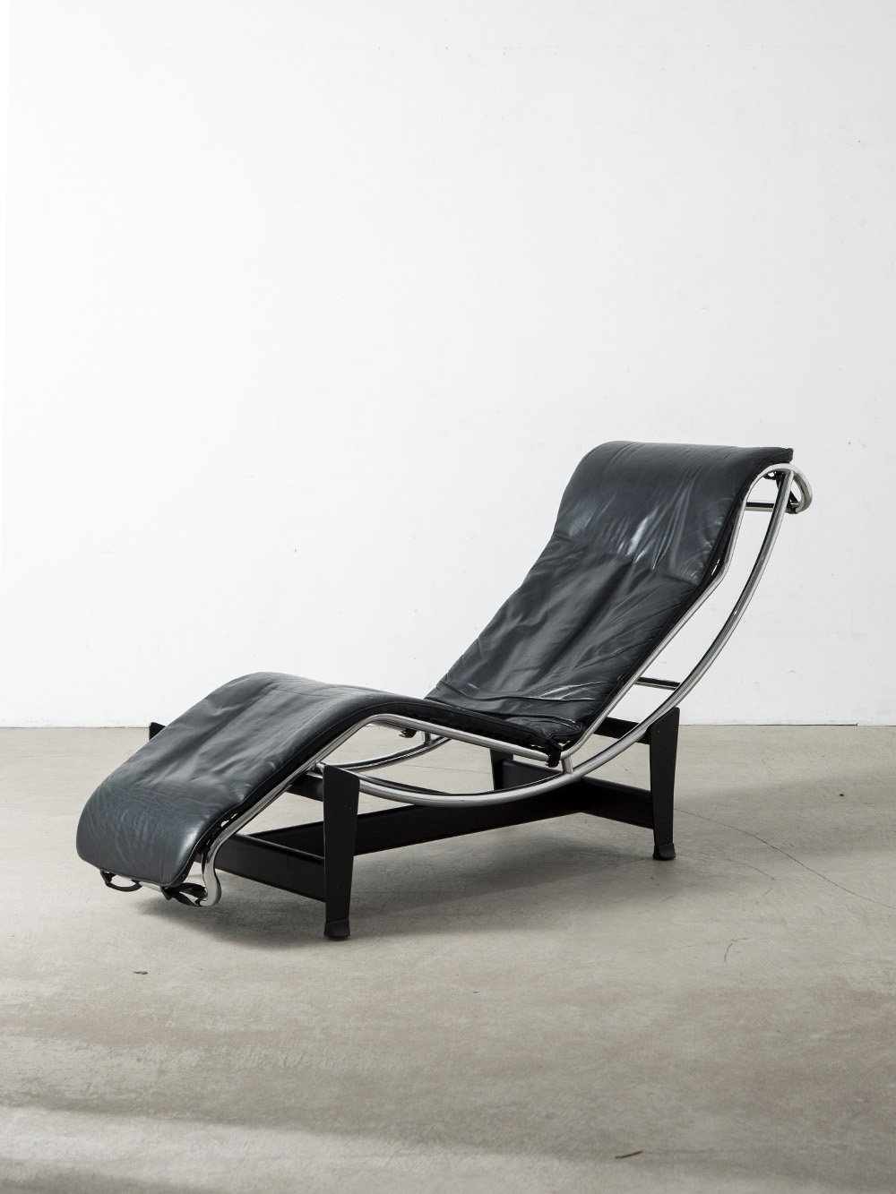 Chaise Longue in Leather and Steel