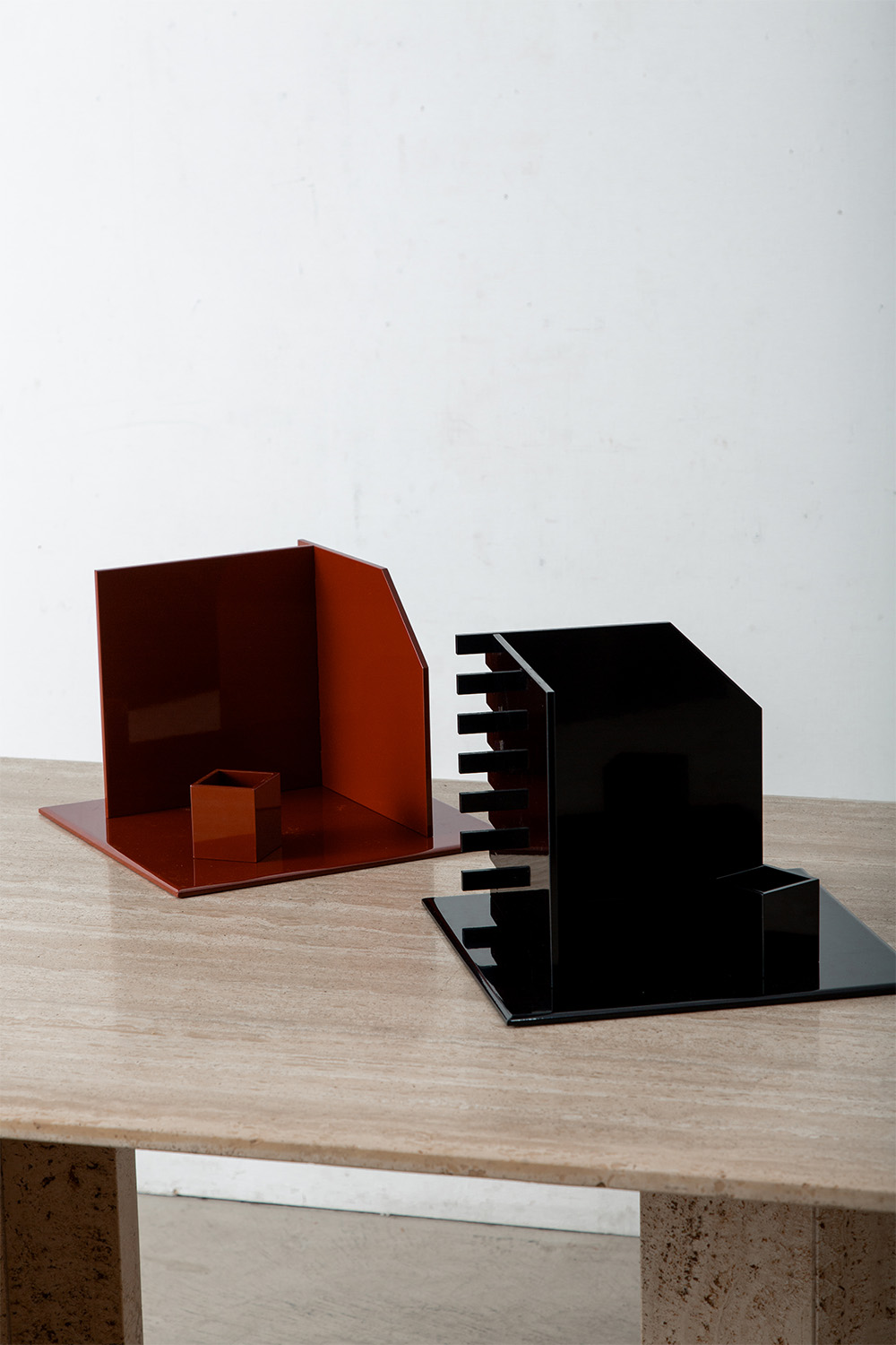 Book and Pen Stand in Red & Black
