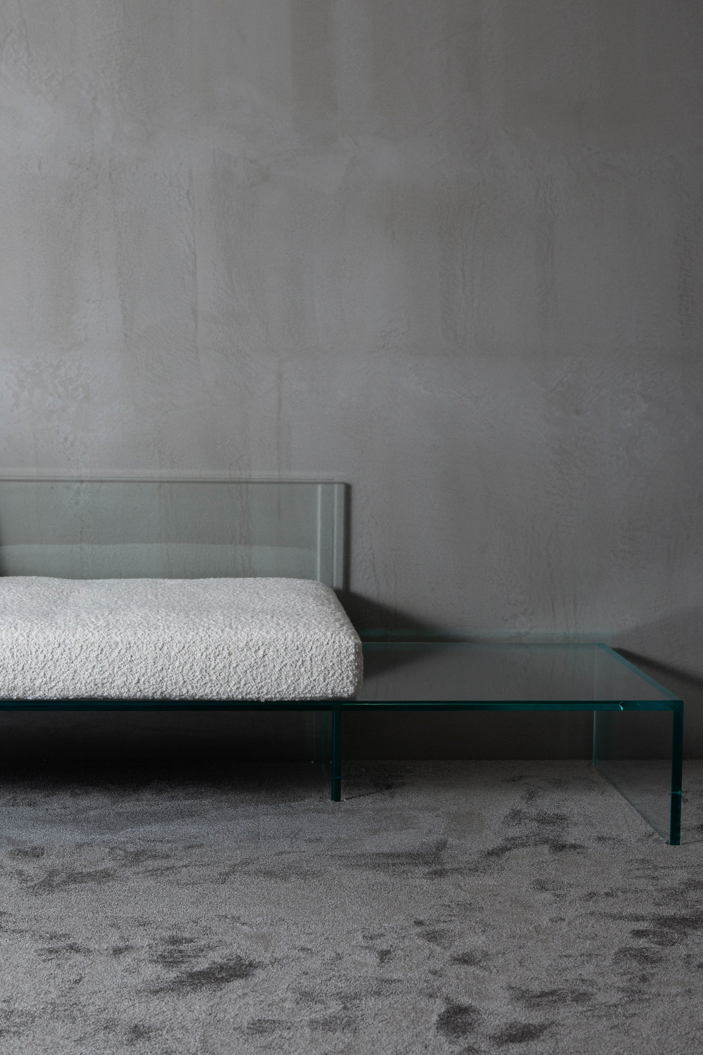 Tête-à-tête Sofa by Piero Lissoni for GLAS ITALIA in Glass and Fabric