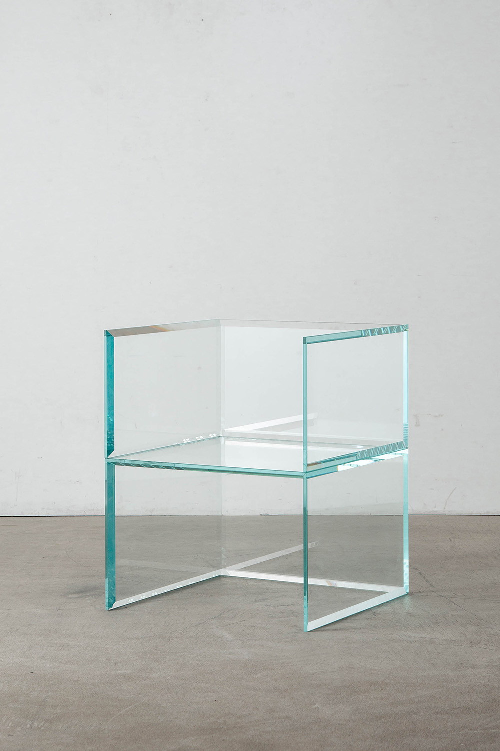 Prism Glass Armchair,Tokujin Yoshioka,吉岡 徳仁,清澄白河,Antique,Vintage,Interior Design,topso,stoop,chair,アンティーク,ビンテージ,ヴィンテージ,家具,雑貨,インテリア,店舗什器,設計,インテリアデザイン,内装,什器,店舗設計,ギャラリー,デザイナーズ家具,ショールーム,椅子,GLAS ITALIA,グラスイタリア