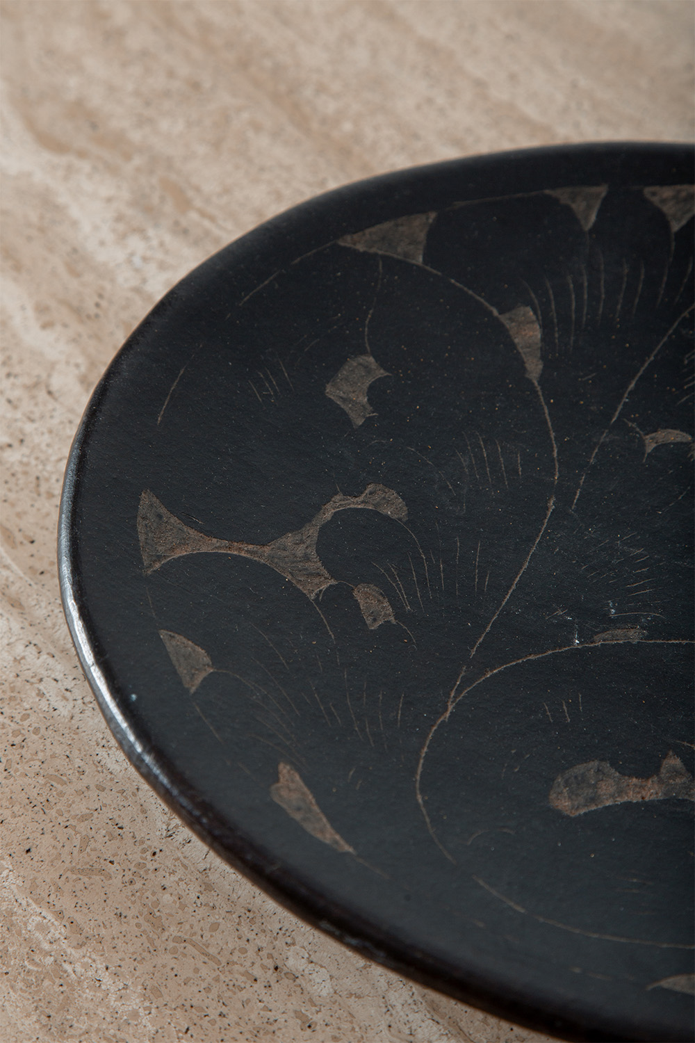 Dish in Ceramic and Black
