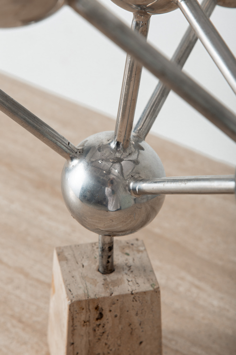 Atomium in Crome and Travertine