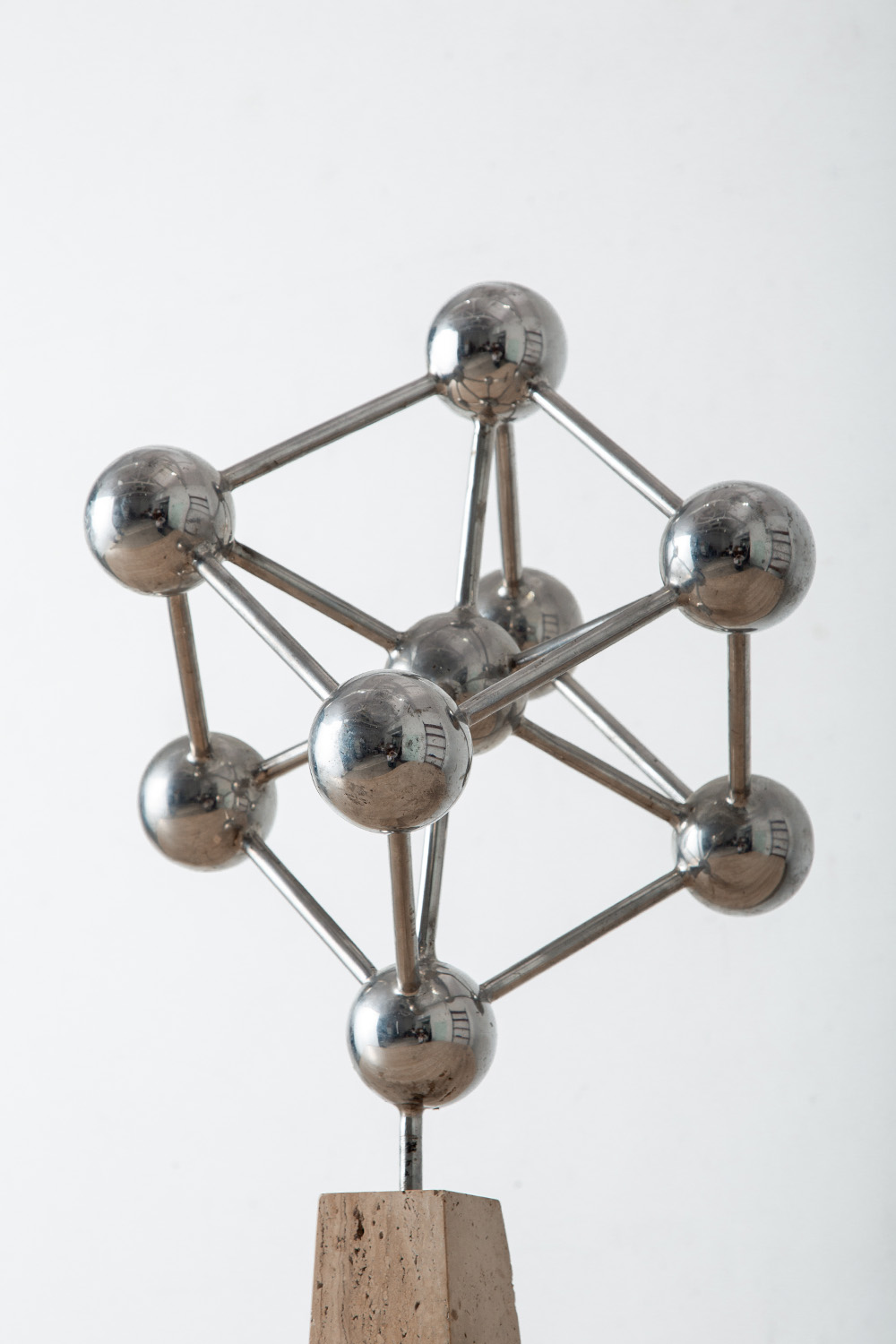 Atomium in Crome and Travertine