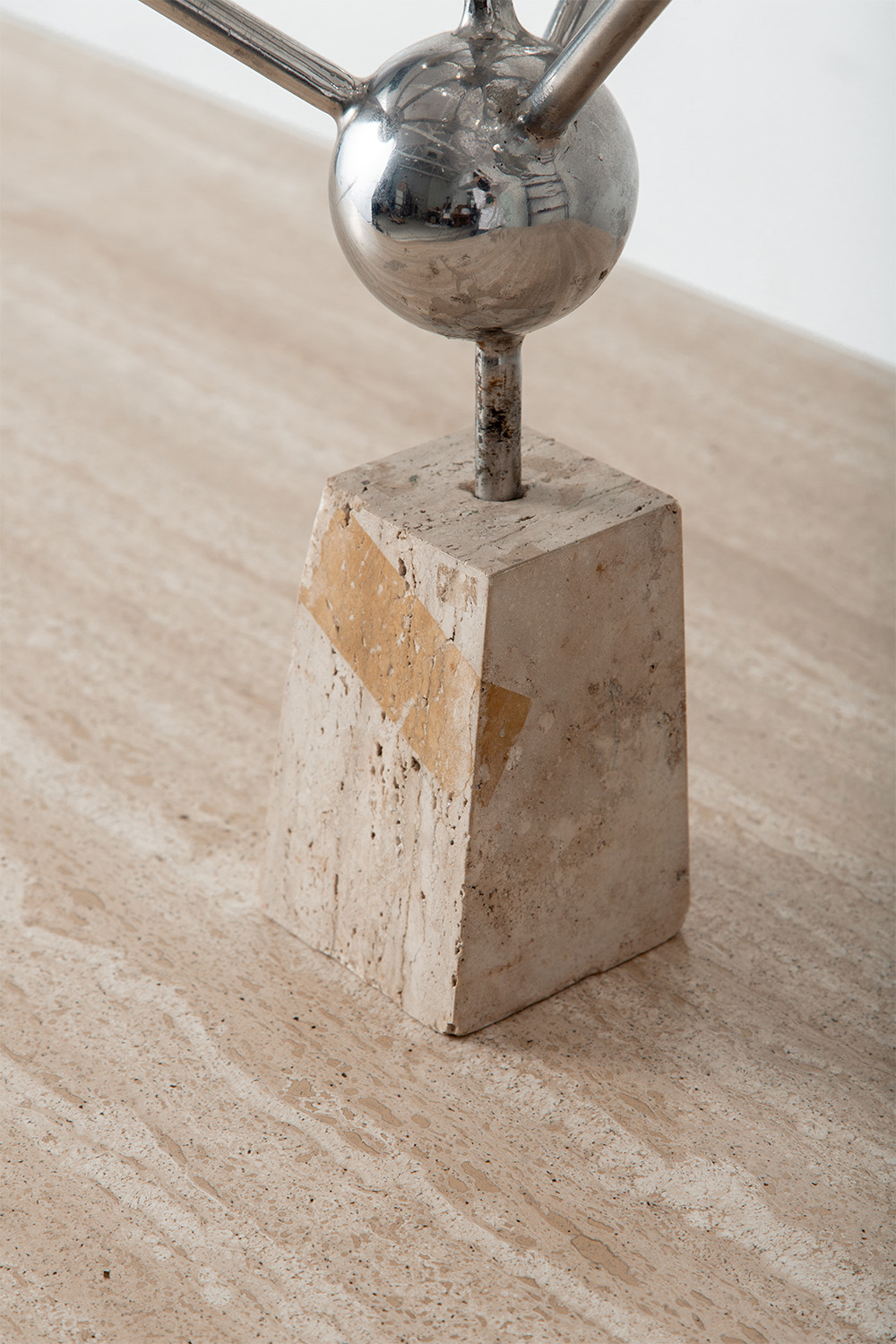 Atomium in Crome and Travertine