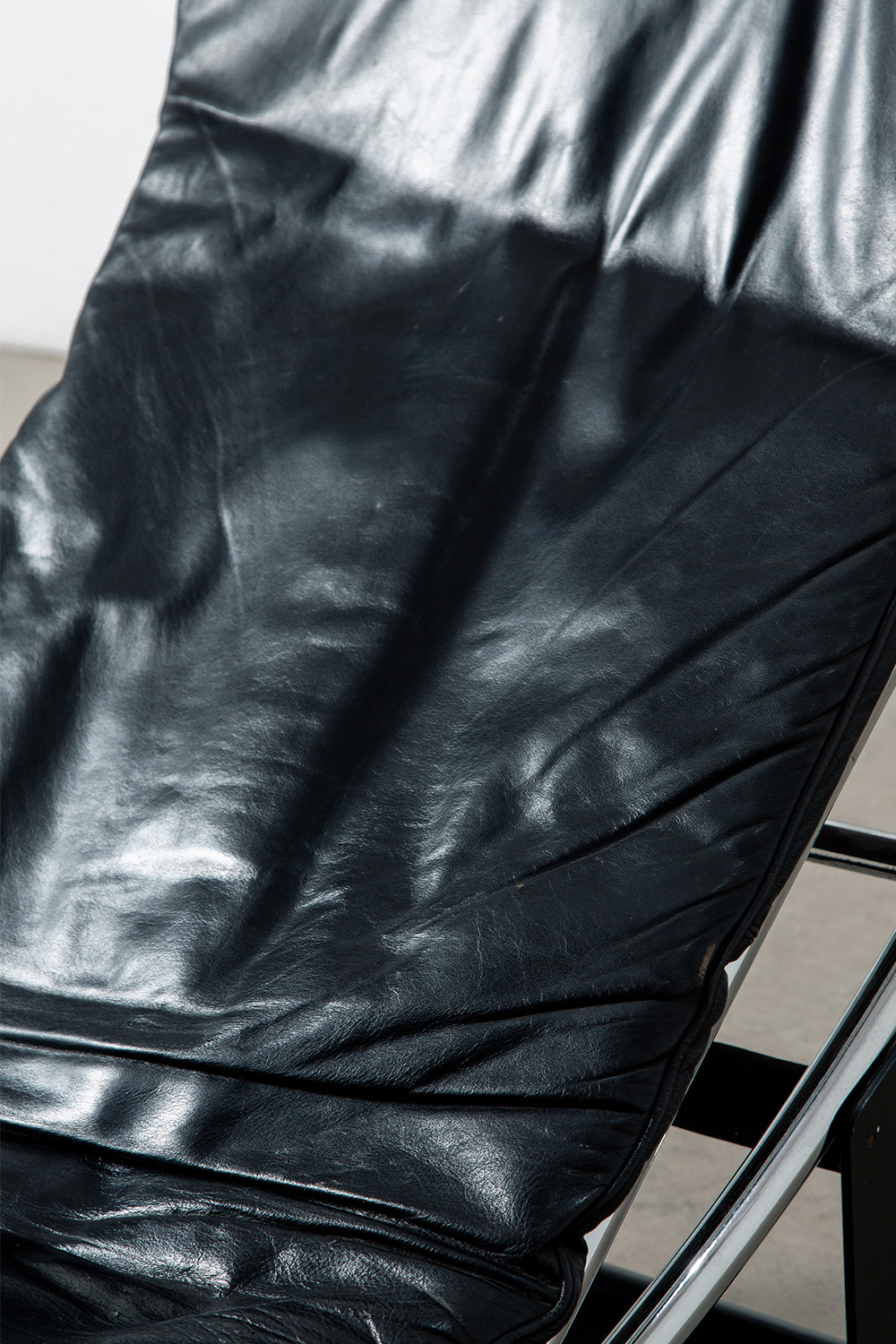 Chaise Longue in Leather and Steel