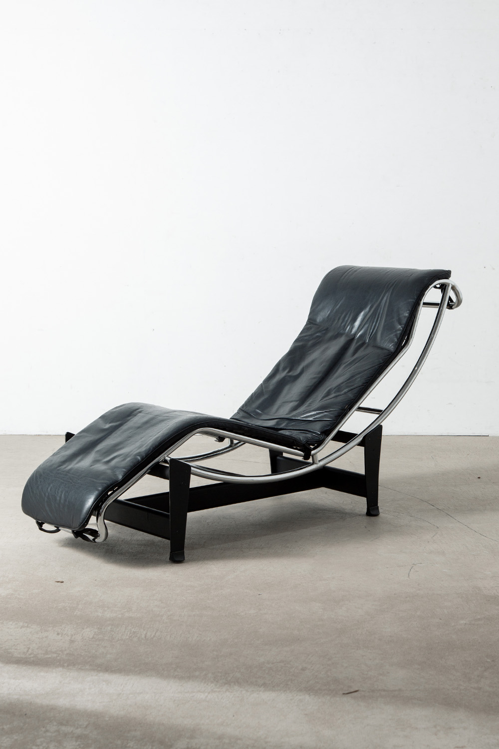 Chaise Longue in Leather and Steel