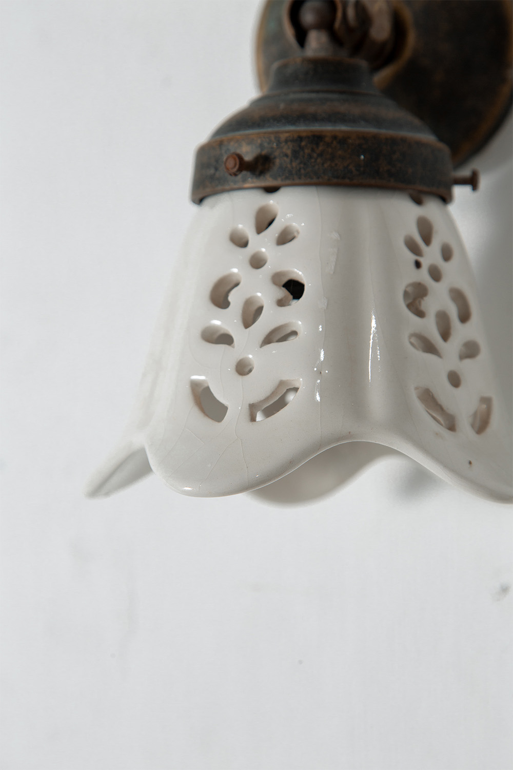 Flower Shape Wall Lamp in Ceramic and Brass