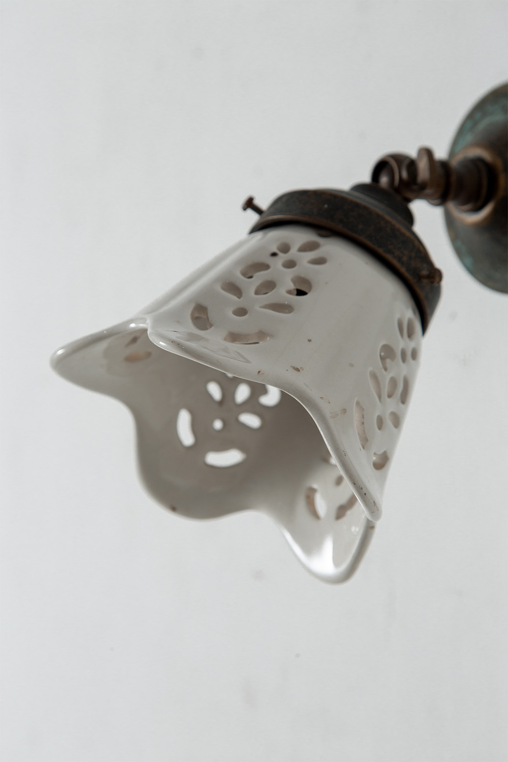 Flower Shape Wall Lamp in Ceramic and Brass