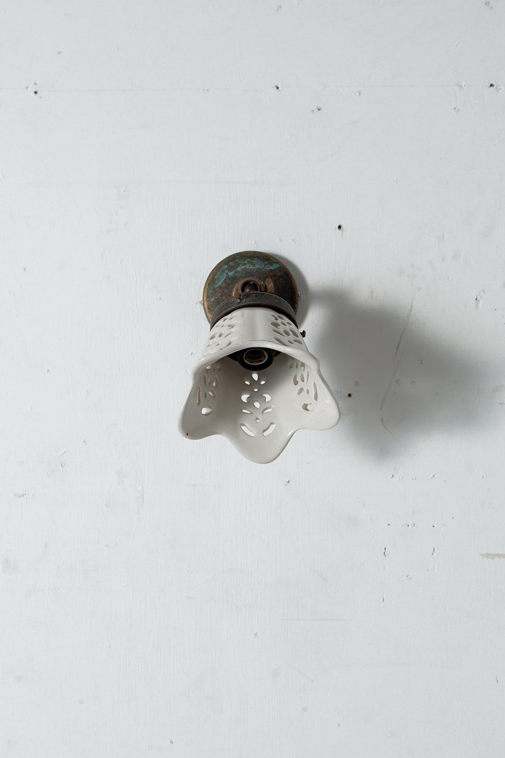 Flower Shape Wall Lamp in Ceramic and Brass
