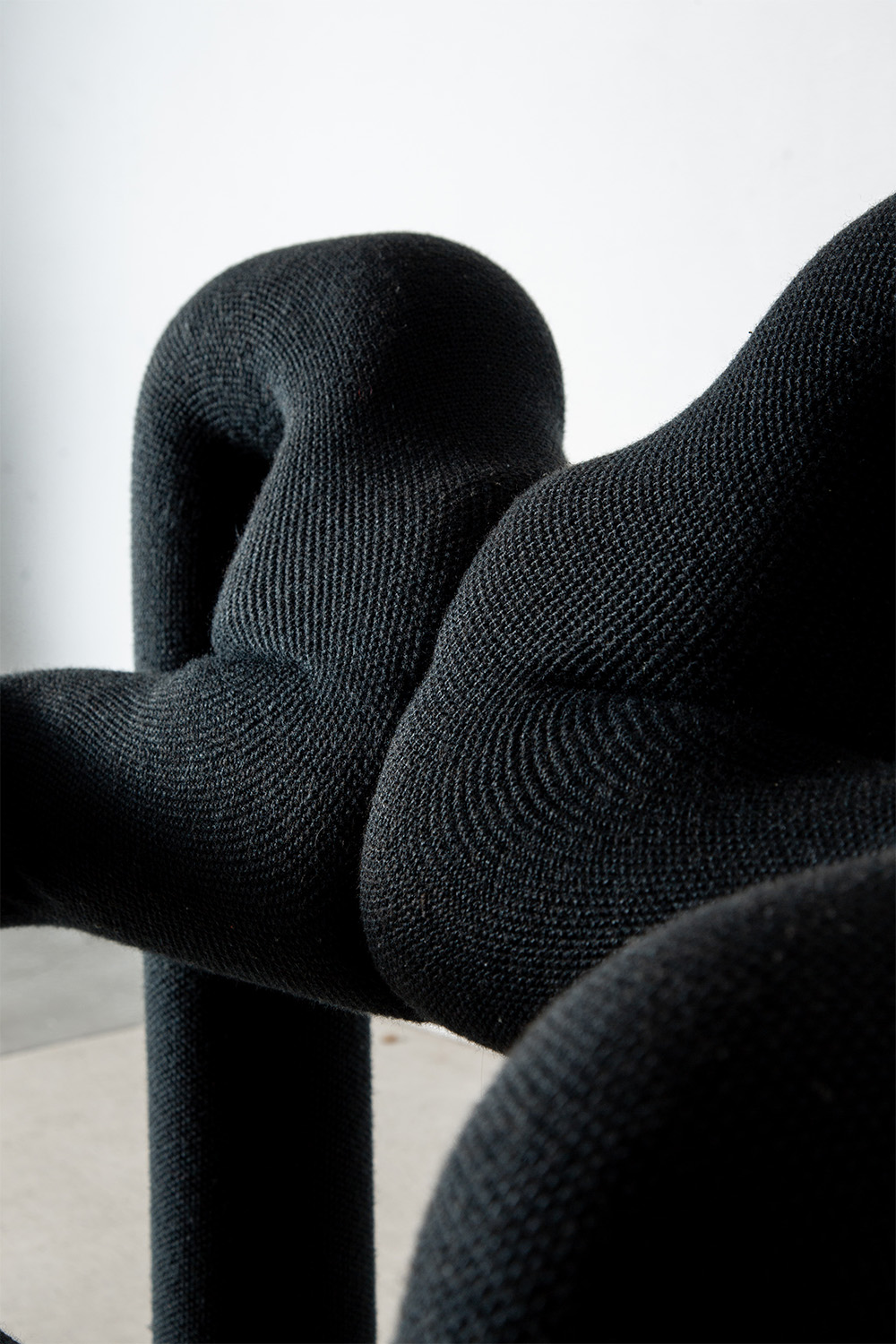 Ekstrem Chair by Terje Exstrøm in Schwarz KNIT , Wolle and Polyester
