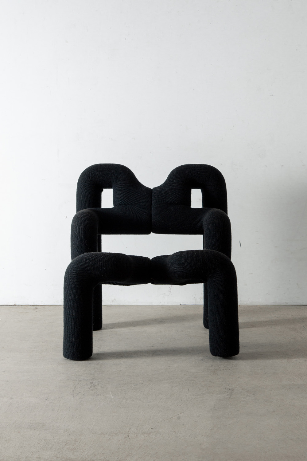 Ekstrem Chair by Terje Exstrøm in Schwarz KNIT , Wolle and Polyester