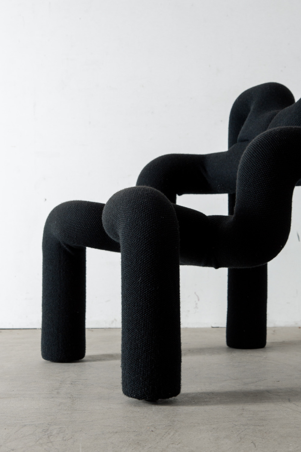 Ekstrem Chair by Terje Exstrøm in Schwarz KNIT , Wolle and Polyester