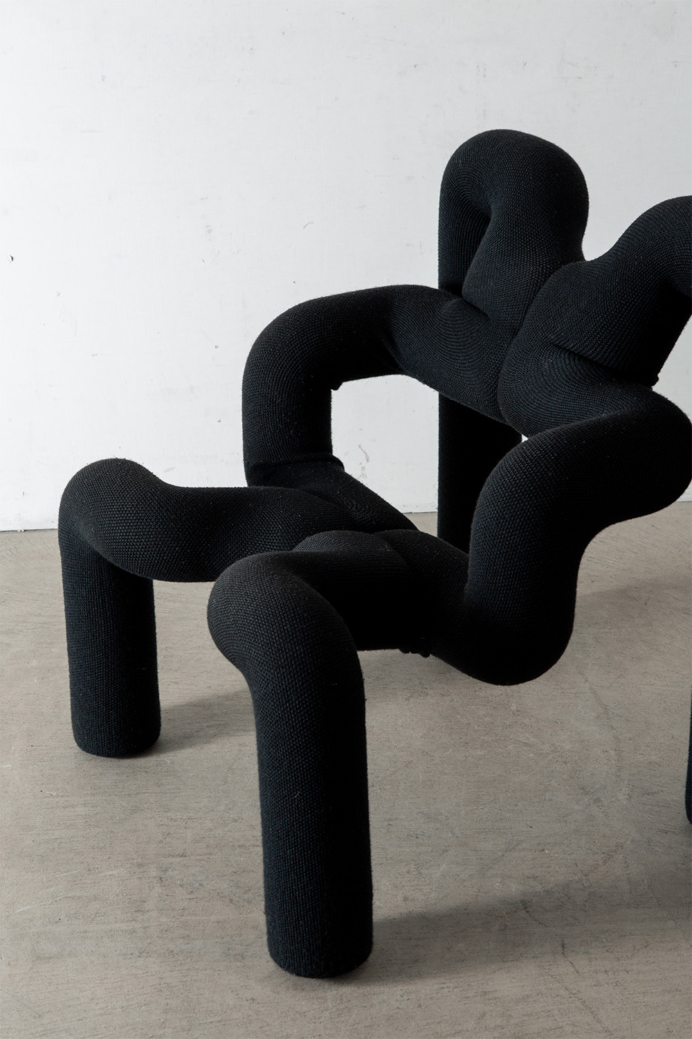 Ekstrem Chair by Terje Exstrøm in Schwarz KNIT , Wolle and Polyester
