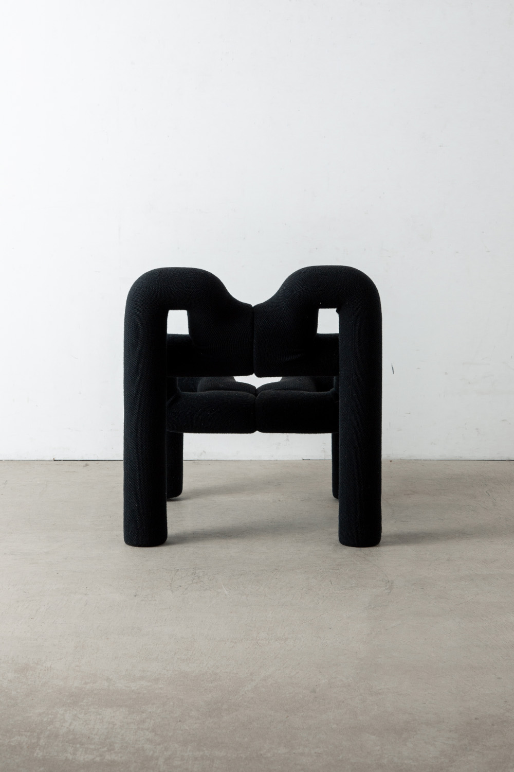 Ekstrem Chair by Terje Exstrøm in Schwarz KNIT , Wolle and Polyester