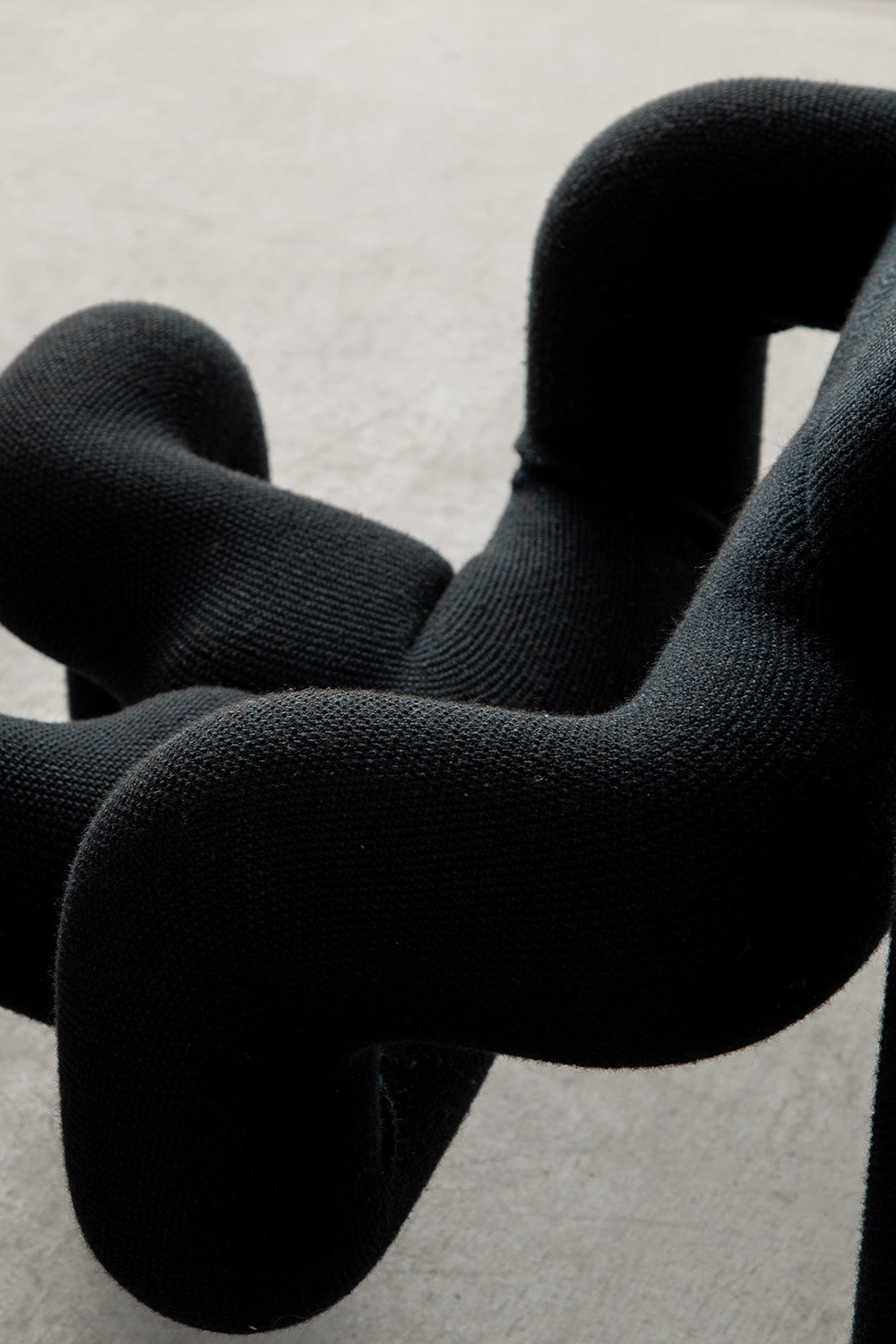Ekstrem Chair by Terje Exstrøm in Schwarz KNIT , Wolle and Polyester
