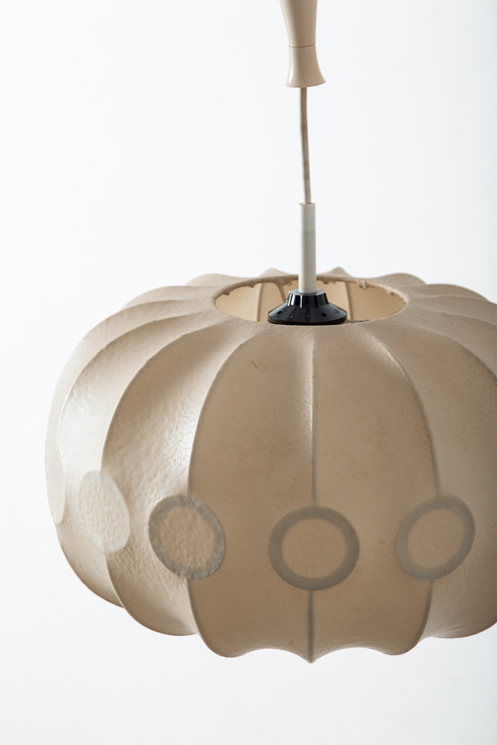 Cocoon Pendant Lamp in Resin and Plastic