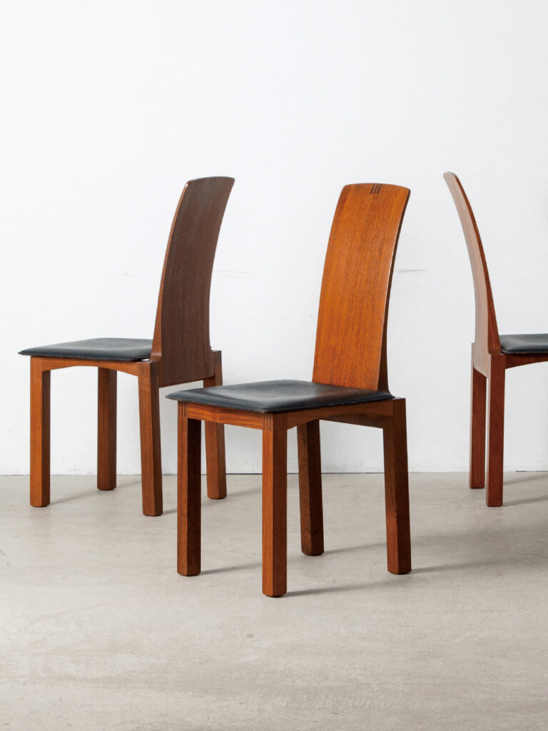 Dining Chair in Wood and Leather
Italy , 1970s
イタリアより、流線的でシャープな印象の背板と、直線的な座面と脚部のコントラストが美しいダイニングチェア。