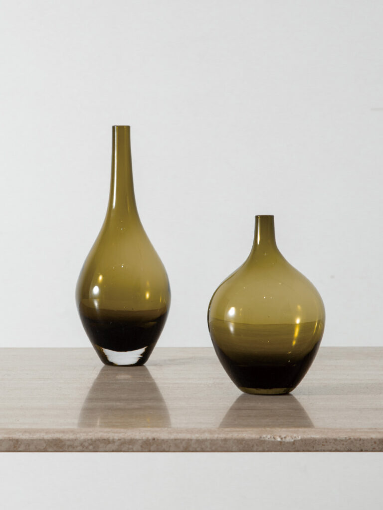 Flower Vase in Green and Glass
Italy , 1970s
イタリアより、美しいモスグリーンの印象的なヴィンテージフラワーベース。
