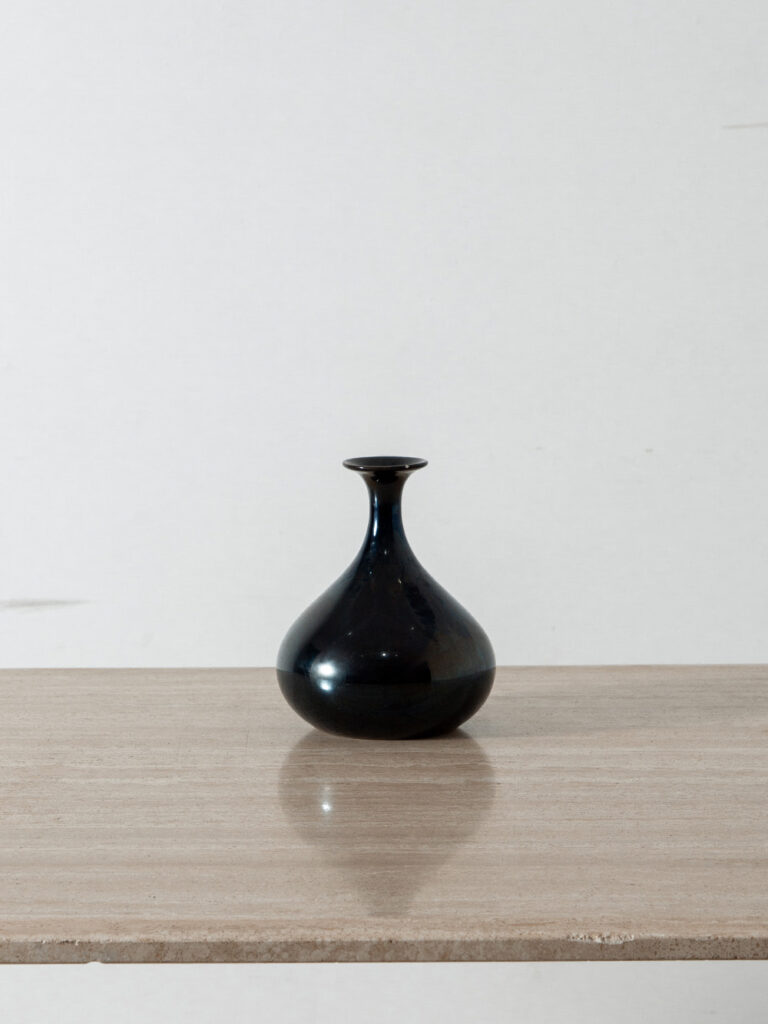 Flower Vase for La Meridiana in Ceramic
Italy , 1960s
イタリアのトスカーナより、La Meridiana(ラ・メリディアナ)国際陶芸学校の作品。