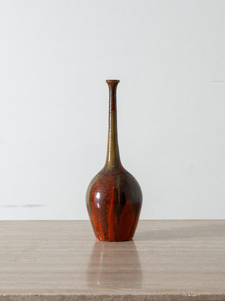Flower Vase by Ivo Sassi in Red
Italy , 1950s
イタリア人アーティスト Ivo Sassi(イヴォ・サッシ)によって、制作された大型のフラワーベース。