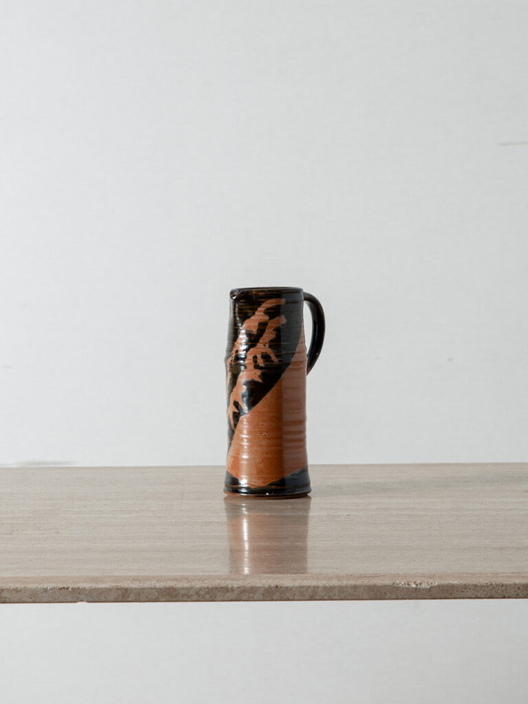 Vintage Pitcher in Black and Brown
Italy , 1970s
イタリアより、印象的な釉薬が美しいセラミックの水差し。