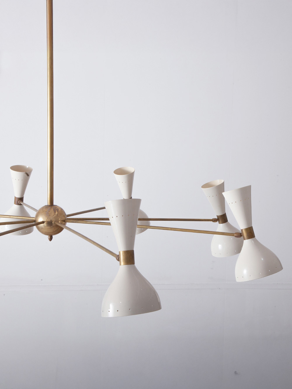 Mid-Century Modern Italian Stilnovo Style Eight-Arm Brass Chandelier in Brass and White
¥240,000+Tax ▶ ¥300,000+Tax