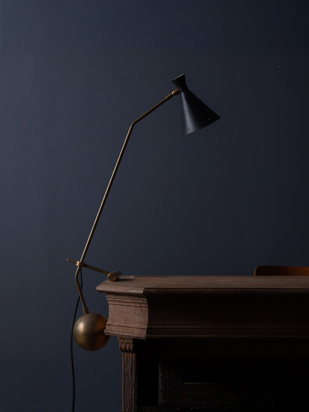 Mid-Century Modern Italian Stilnovo Style Adjustable Desk Lamp in Brass and Black
¥88,000+Tax ▶ ¥108,000+Tax