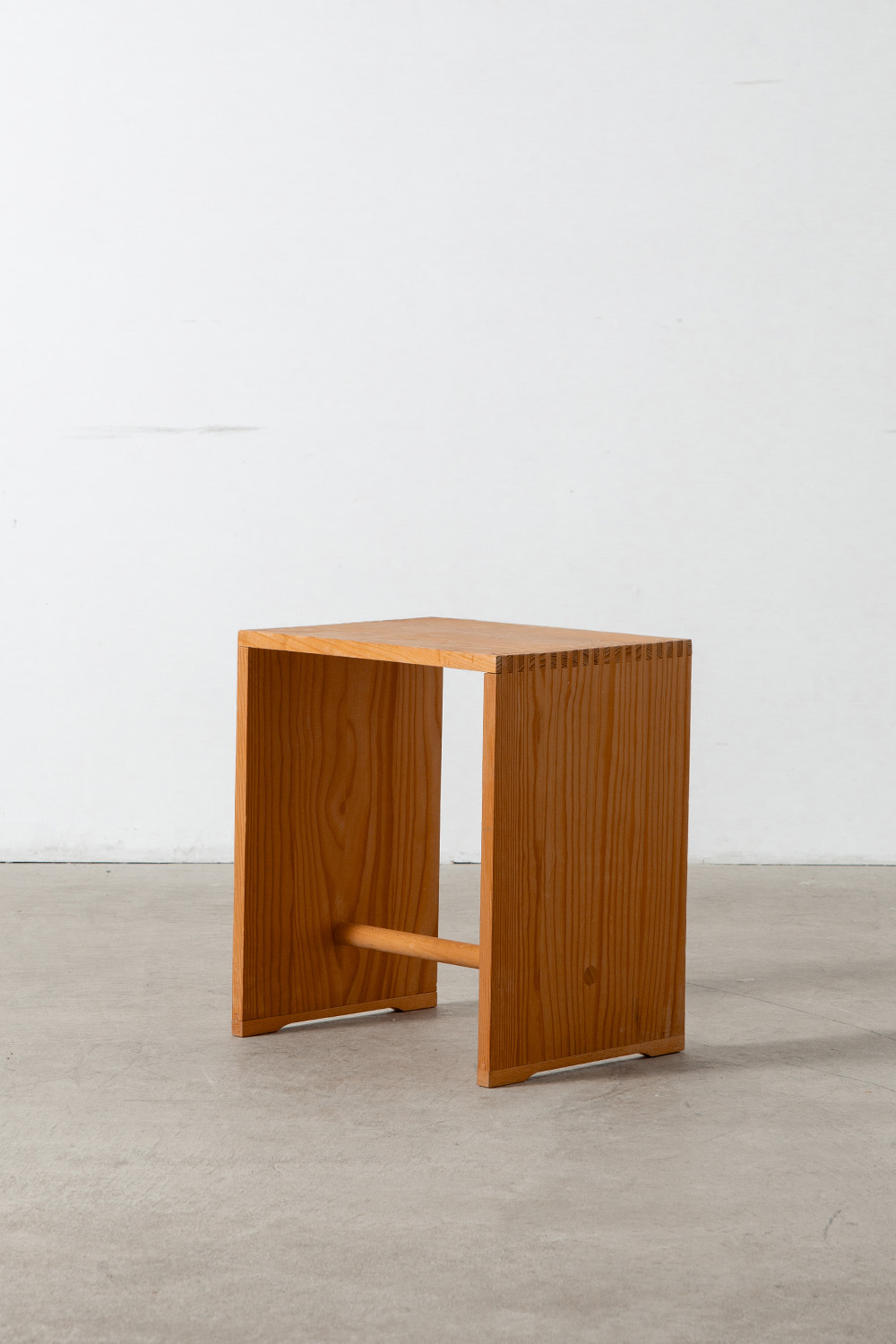 ‘Ulm’ Stool and Side Table by Max Bill