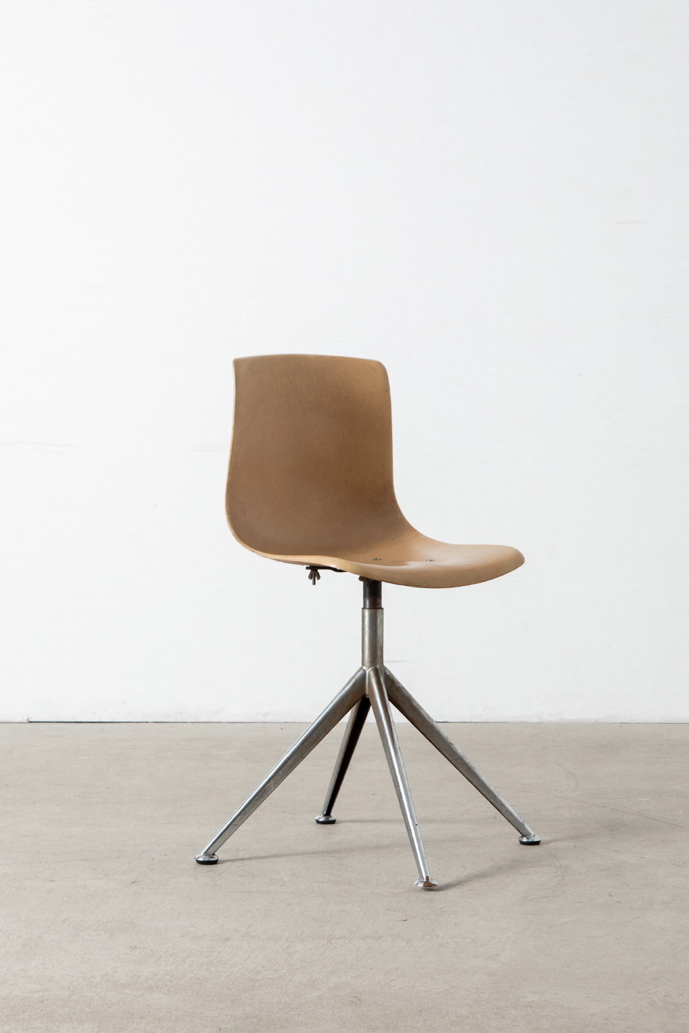 Dining Chair in Glass fiber and Steel