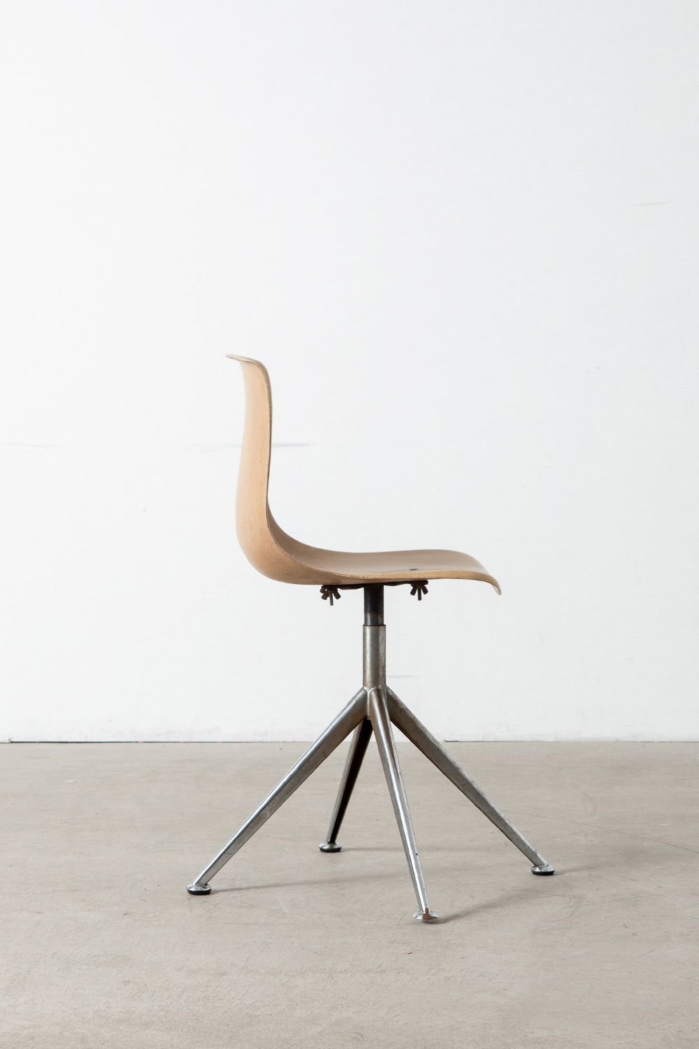 Dining Chair in Glass fiber and Steel