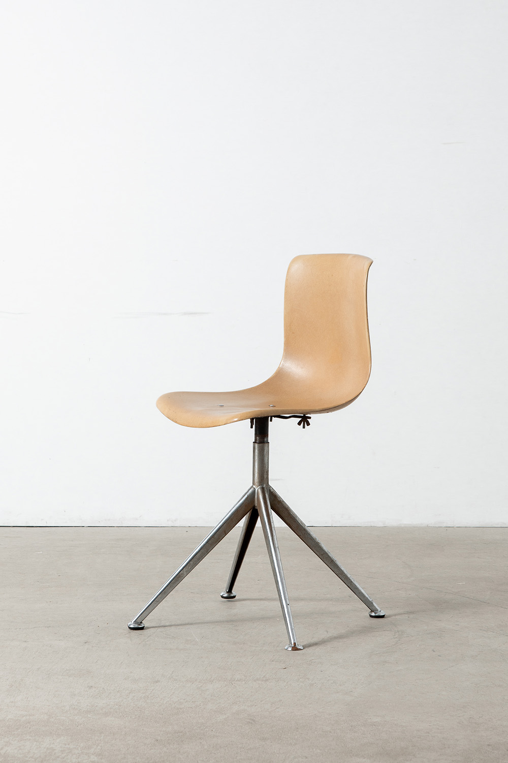Dining Chair in Glass fiber and Steel