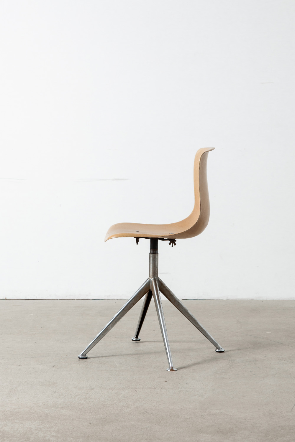 Dining Chair in Glass fiber and Steel