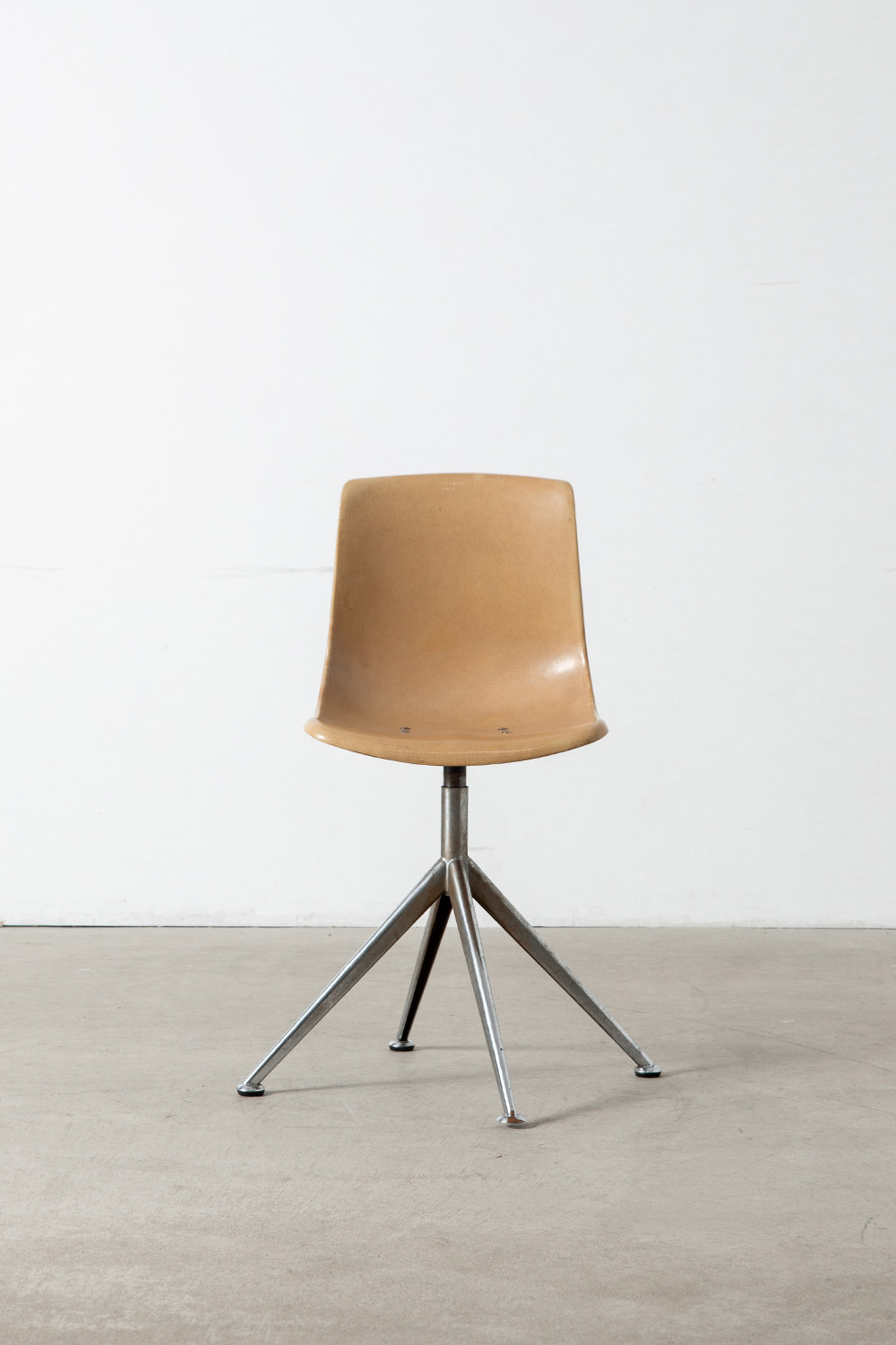 Dining Chair in Glass fiber and Steel