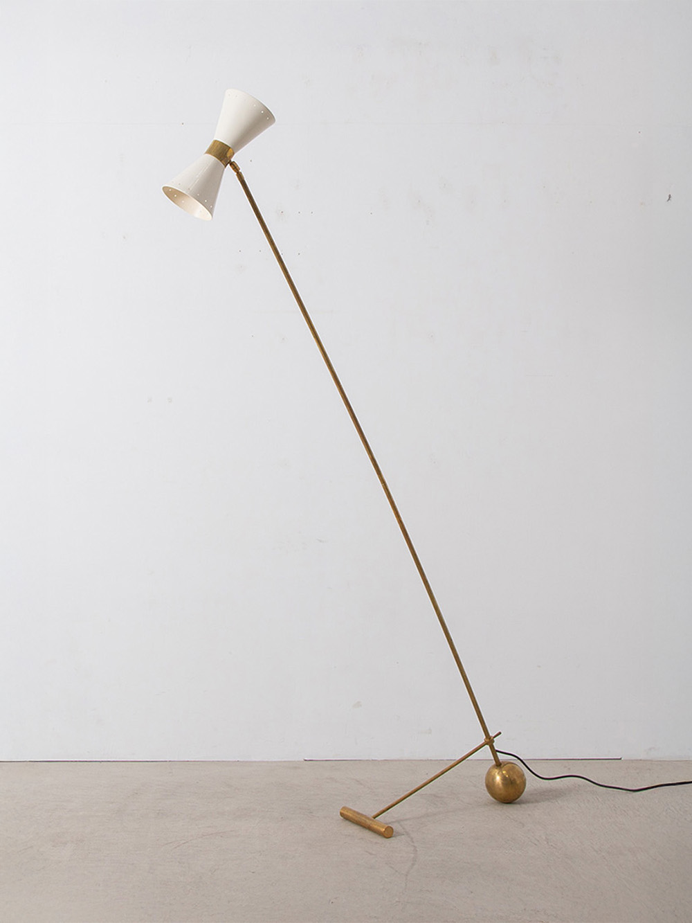 Mid-Century Modern Italian Stilnovo Style Floor Lamp in Brass and White
¥128,000+Tax ▶ ¥160,000+Tax