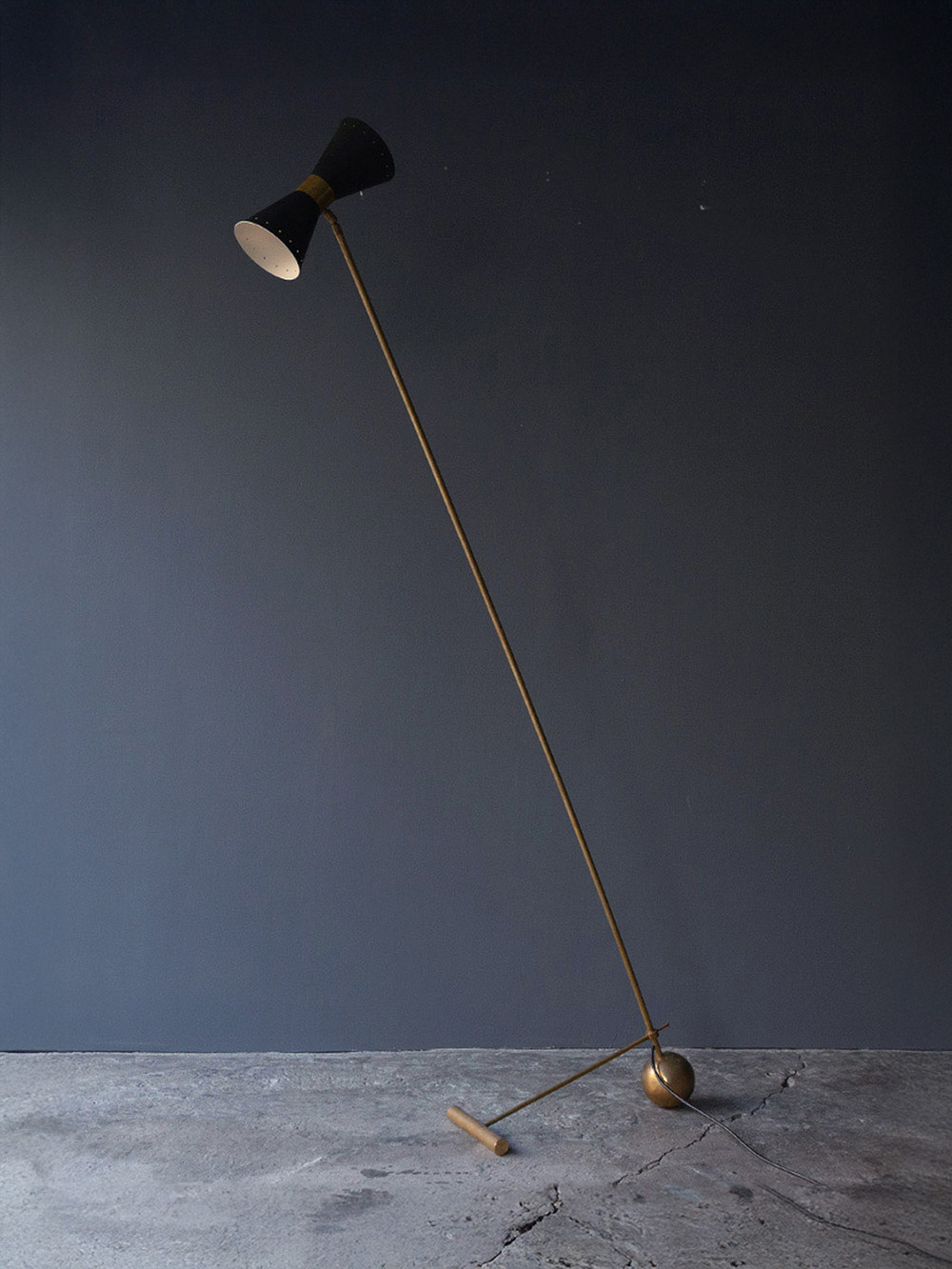 Mid-Century Modern Italian Stilnovo Style Floor Lamp in Brass and Black
¥128,000+Tax ▶ ¥160,000+Tax