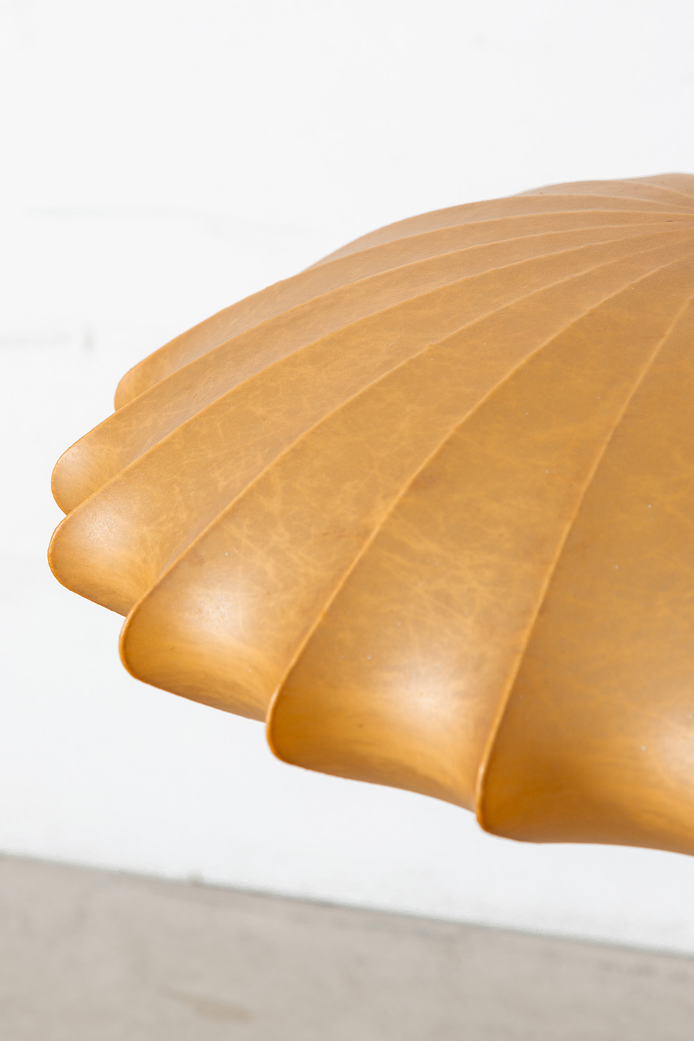 Cocoon Pendant Lamp in Resin and Plastic