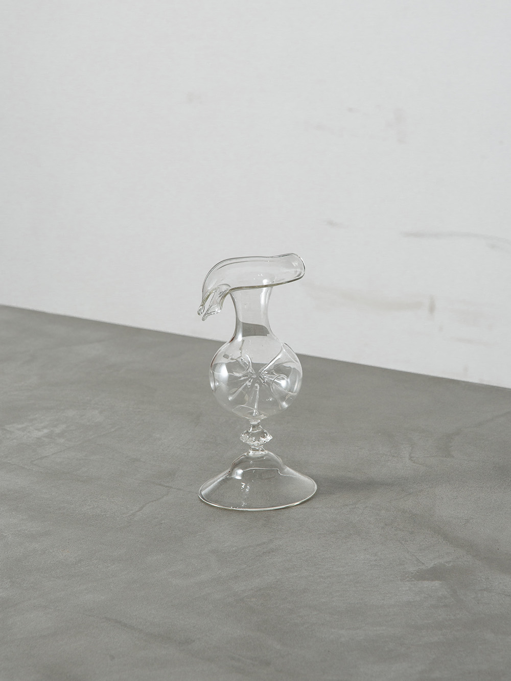Flower Vase in Glass and Clear
